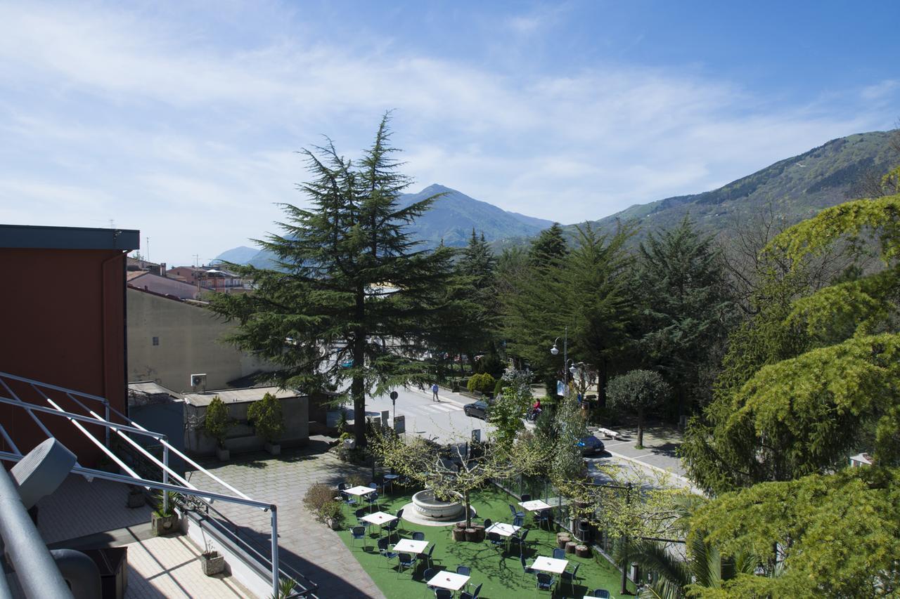 Ristorante Albergo Gerardo Di Masi Caposele Exterior foto